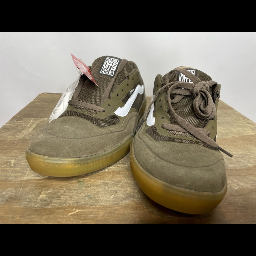 Mens size 11 vans off the wall A.V.E.  New without box.